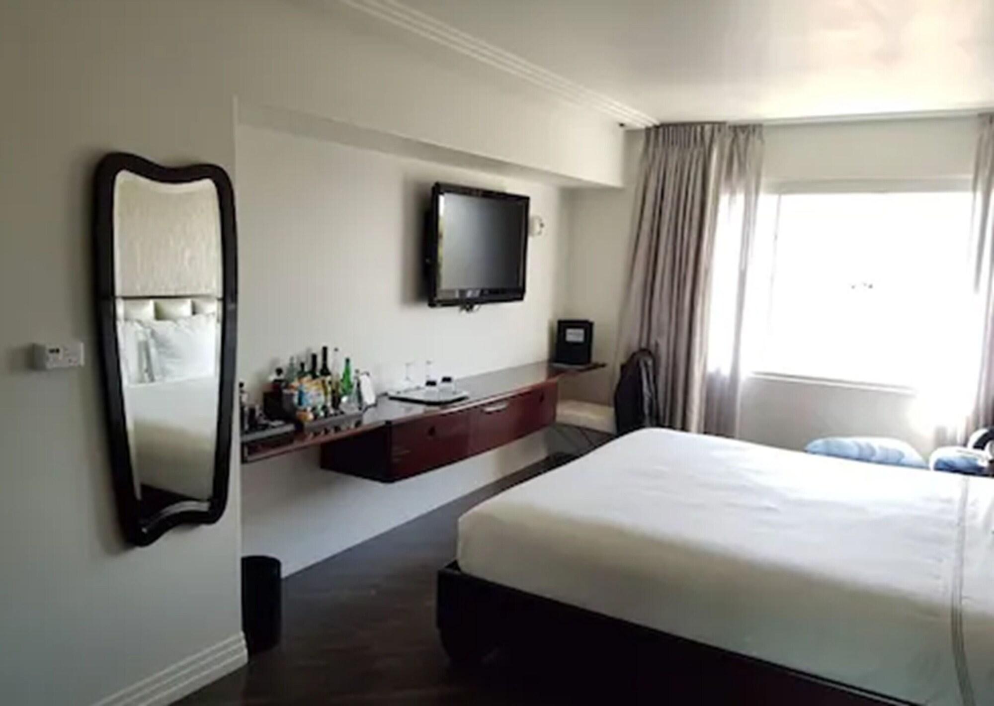 Shangri-la 4* Santa Monica